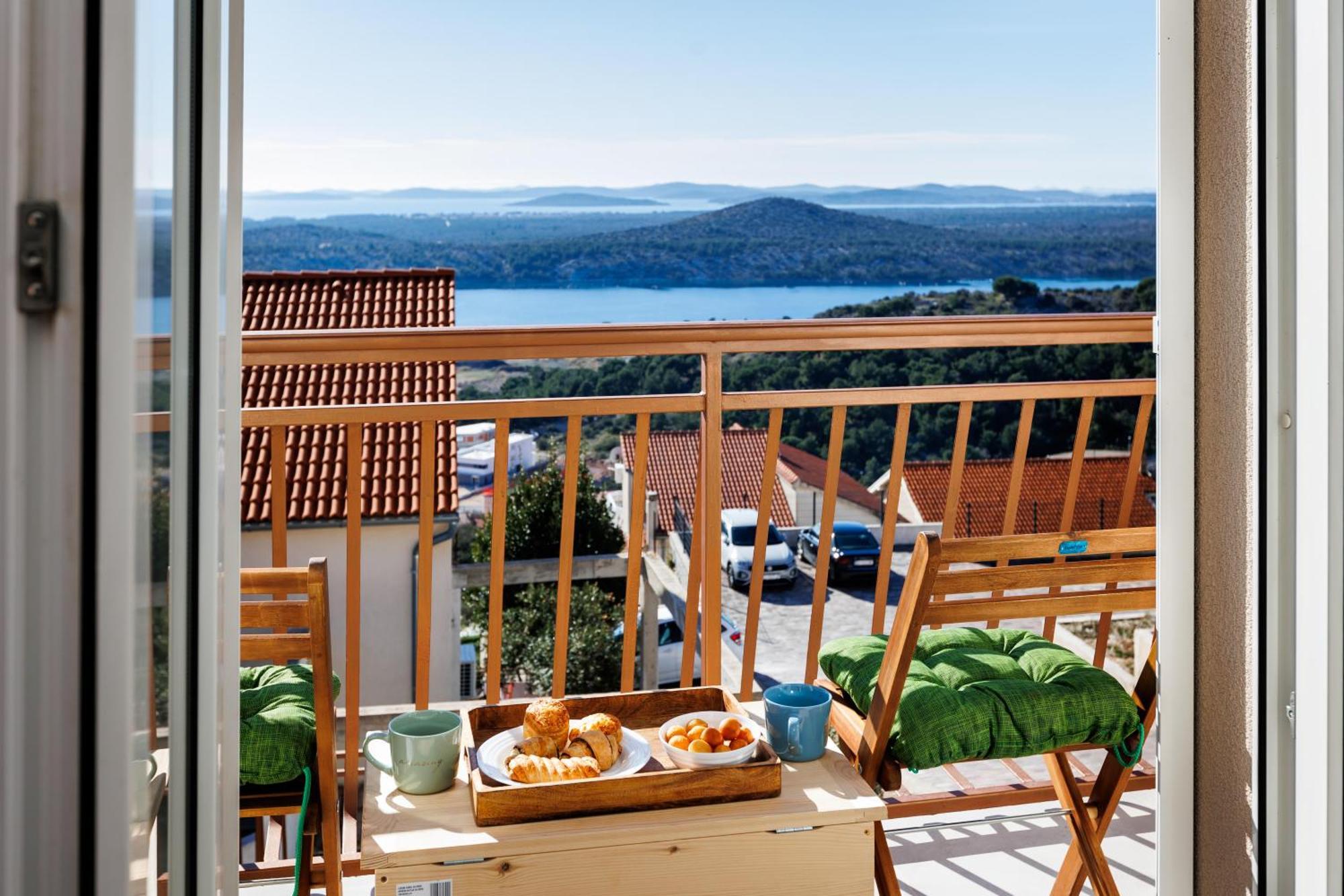 Summer Breeze Apartment - Quiet Place With A Spectacular View And A Garden Šibenik Buitenkant foto