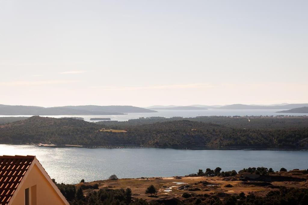 Summer Breeze Apartment - Quiet Place With A Spectacular View And A Garden Šibenik Buitenkant foto